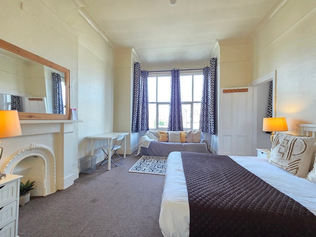 Very Spacious Room 1 Min from Leytonstone Station Main Photo