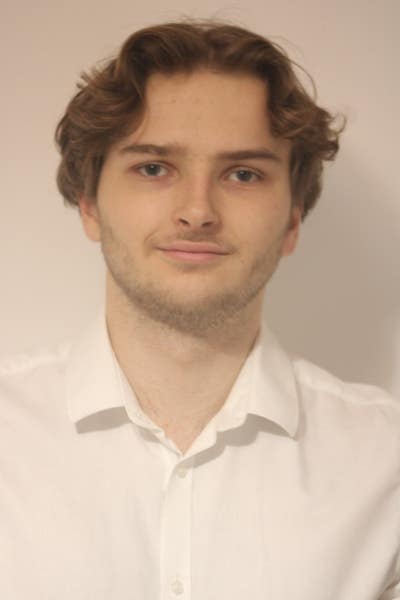 19yo French Student seeking a quiet room. Main Photo