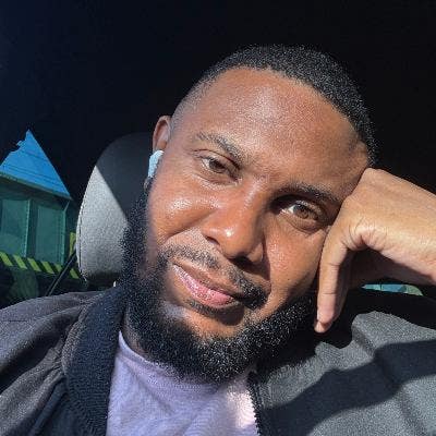 Professional Male seeks a single or double room Main Photo