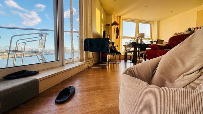 Double Room with Private Bathroom-Waterfront Flat Main Photo