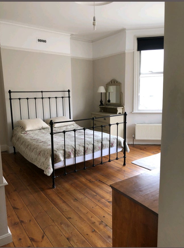 Large double room. Bill included Main Photo