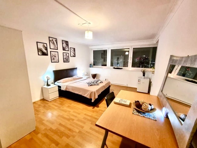 2 big double rooms available same flat  Main Photo