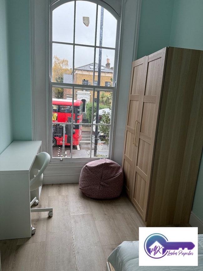 One Bed Flat with 2 Bathroom in Holloway Road  Main Photo