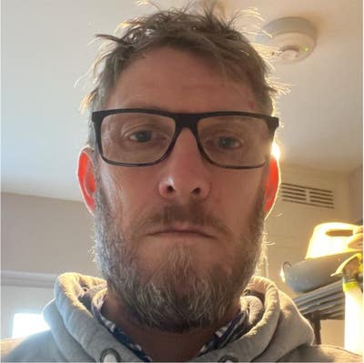 Professional Male seeks a double room Main Photo