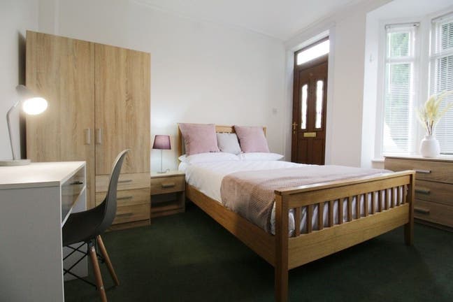 Large Double Room  💡 All-Inclusive Bills |  Main Photo