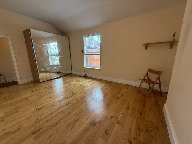 Bright Spacious En-Suite Room  Main Photo