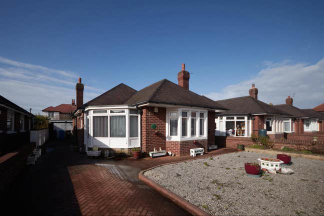 Lodger / house sitter. P/T live in landlord. Main Photo