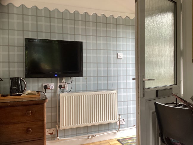 Room for rent Monda6 to Friday only Main Photo