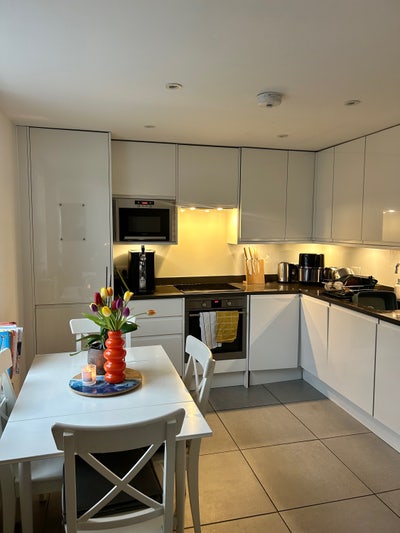 Room in Putney, 10 mins from station  Main Photo