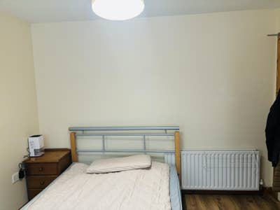 A bright and spacious double bedroom  Main Photo