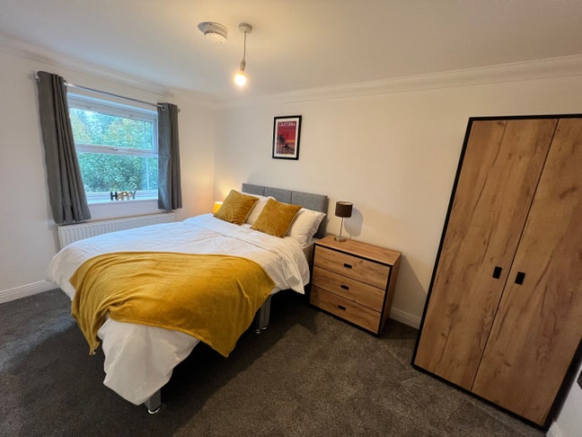  Large Professional room with Parking Main Photo