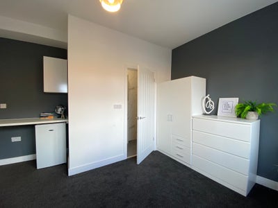 ✨ Modern En-Suite Room – Thorne (DN8) | &pound;130 PW Main Photo