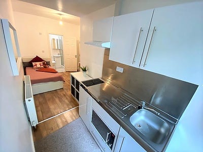 Self Contained Studio, bills included Main Photo