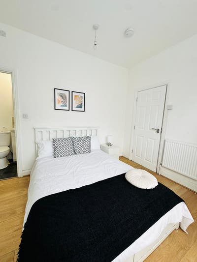 Double room available | Ensuite | E14 ASAP Main Photo
