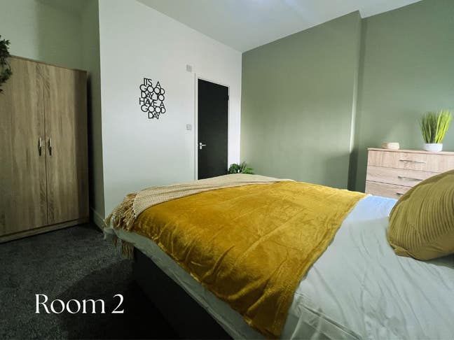 Immaculate double en-suite room available 1 March. Main Photo