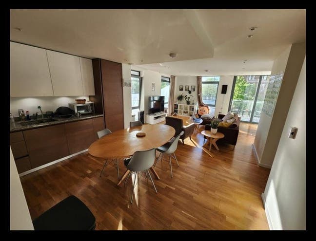 Double Room in Townhouse overlooking Park Main Photo