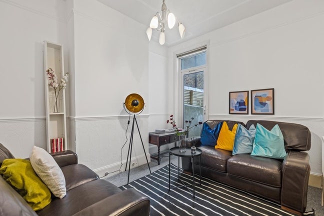 Spectacular Rooms! 2 En suites! Going Fast 🔥 Main Photo