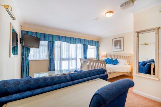 Large double ensuite with a balcony Main Photo