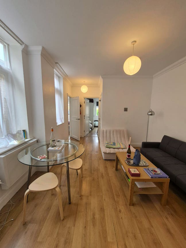 Fabulous Two Bed Apartment  With Private Garden Main Photo