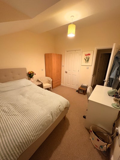 Double bed inc bills & en suite-Horsforth  Main Photo