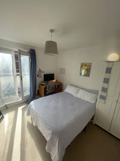 Bright Double Room w/ Balcony - 10 mins to CJ! Main Photo