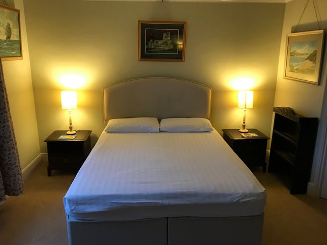 Large  en suite Double room available  Main Photo