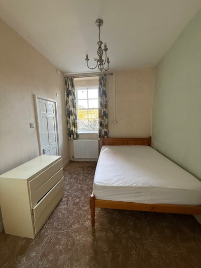 Ensuite Furnished Room in Lancaster Main Photo