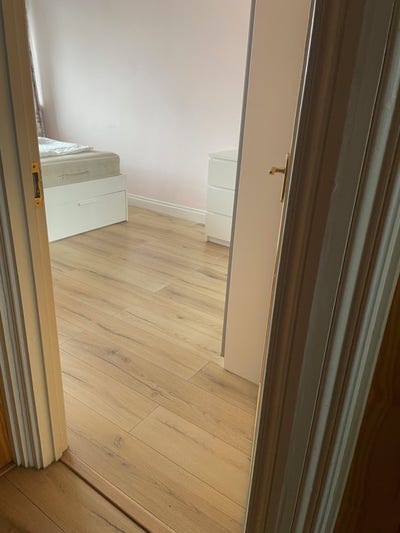 Spacious Double Room in Delux Two Storey Flat  Main Photo
