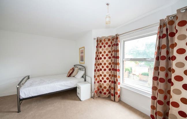 Spacious Double En-Suite Room on Wantage Road Main Photo
