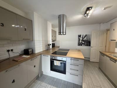 Newly Renovated Modern Shared House Main Photo