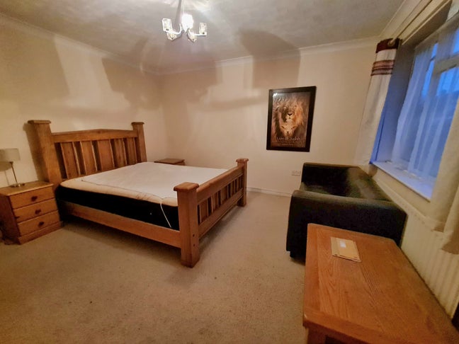 Luxury Large  Dble RM  5mins  to William Harvey Main Photo