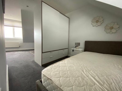 Cozy double/single ensuite in Golders Green Main Photo