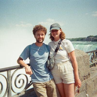 Hi! My name is Leah I am 28, a working profes... Main Photo