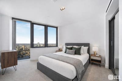 Stunning 51st Floor Private Room in Amory Tower Main Photo