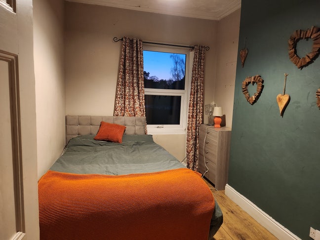 Lovely double Bedroom Main Photo