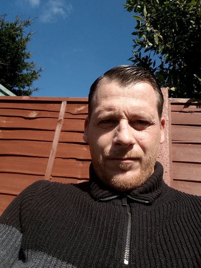 42 year old Male seeks a single or double room Main Photo