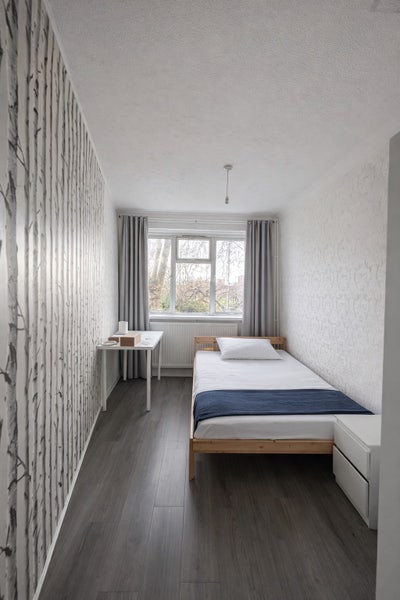 Double Room 10 Min to Central London  Main Photo