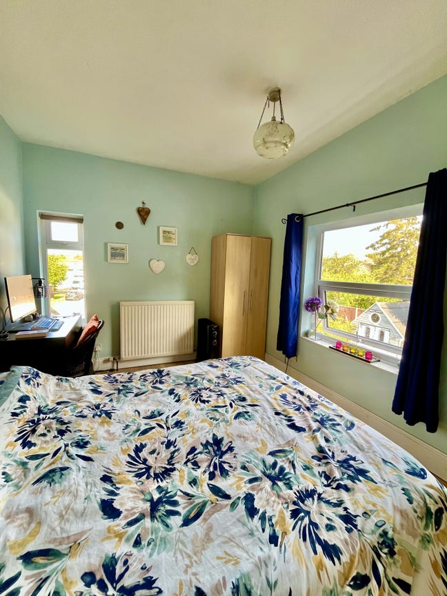 Lovely double Bedroom Main Photo