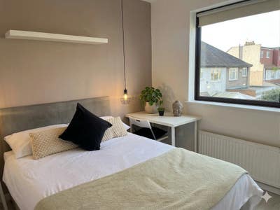 Your Peaceful City Retreat ☁️🏙️ Main Photo