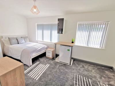 ** New Modern Luxury En Suite - All Bills Included Main Photo