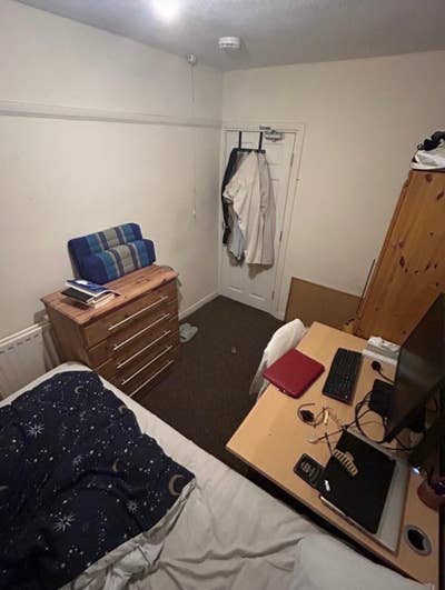 Upstair room to rent Main Photo