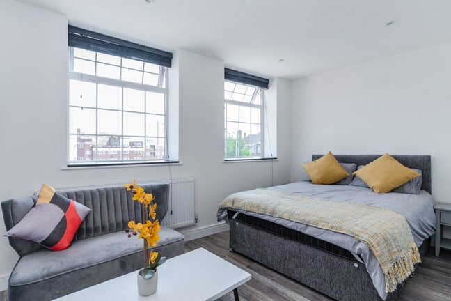 Large En-Suite Room in a Shared House, NW4 Main Photo