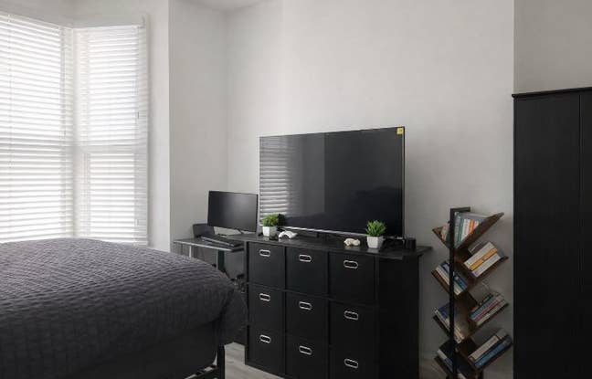 Beautiful Double Room in Stylish Garden Flat Main Photo