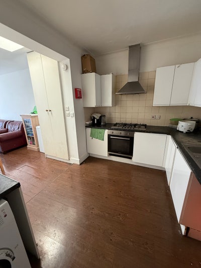 Spacious Double Rooms Available – N15  Main Photo