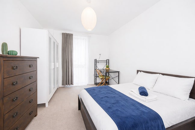 Bright Rooms in Modern Flat - near Canary Wharf Main Photo