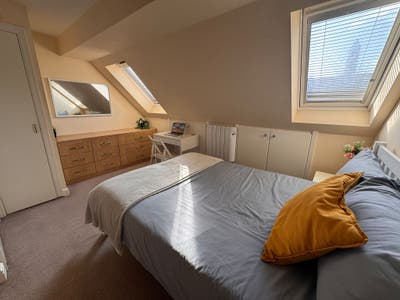 Bright Double Room near Canary Wharf  Main Photo