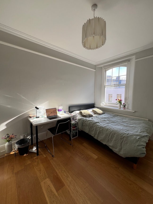 Oxford Street Master Bedroom short term sublet Main Photo