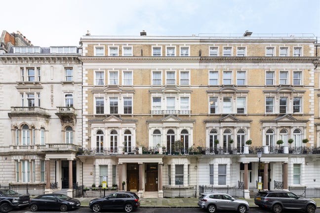 Spacious recently refurbished Studio flat Main Photo