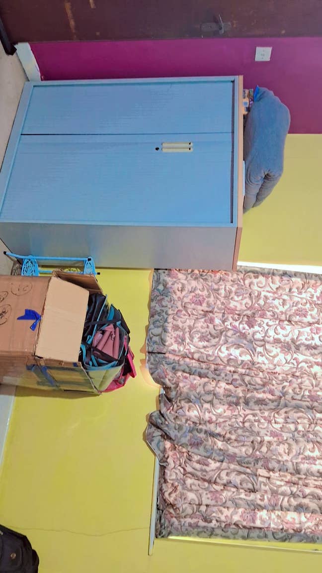 I have single room for let. Main Photo