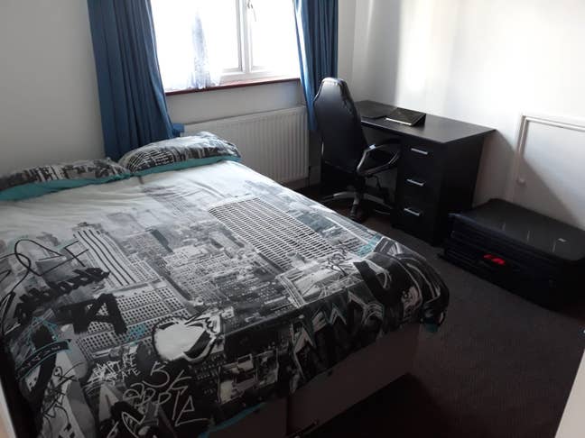 Double Bedroom Available in Ilford IG2 All Bills I Main Photo